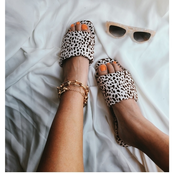 🆕️The Island Gal// Leopard Print Sandal - Picture 3 of 4